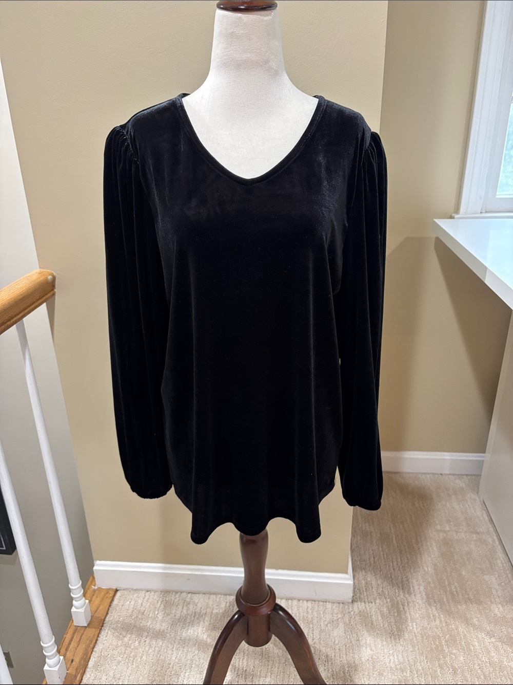 NWT Chico’s Classic Black Velvet V-Neck Long-Sleeve Top Size 2 / L